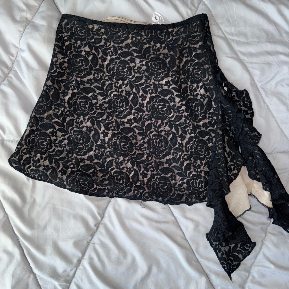Tiger Mist Elegant Black Floral Lace Mini Skirt